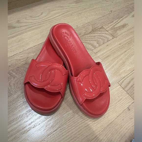 Chanel sandal gently worn in great condition - Picture 2 of 5